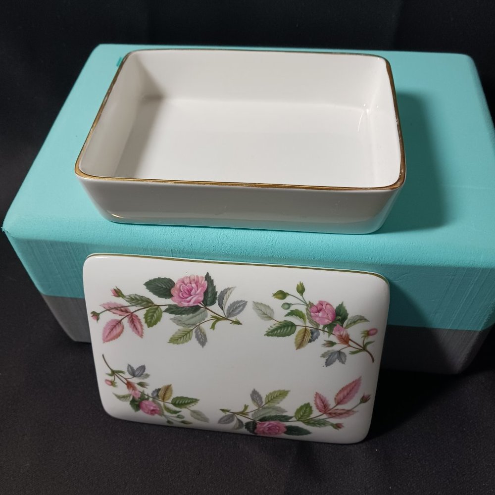 Wedgwood Rose Patterned Pattern Bone China Covered Trinket Dish Made In England - Picture 4 of 8